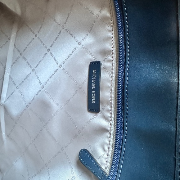 Blue Michael Kors Tote with sand and surfboards Excellent Condition - Picture 2 of 3